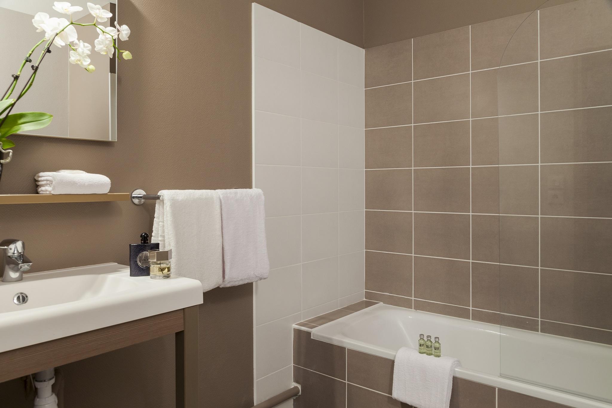 Hotel Nehô Porte De Genève 3*