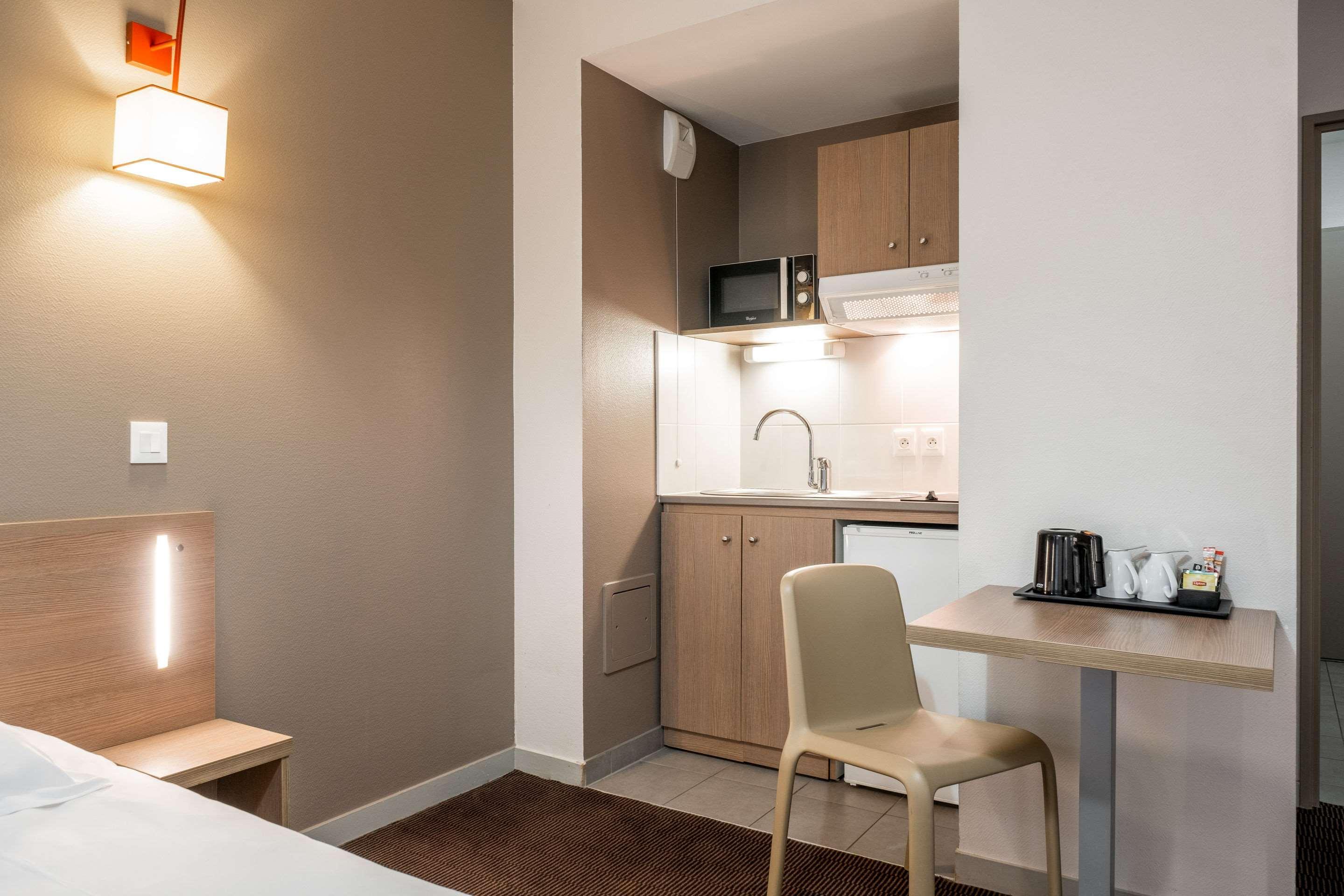 Hotel Nehô Porte De Genève 3*
